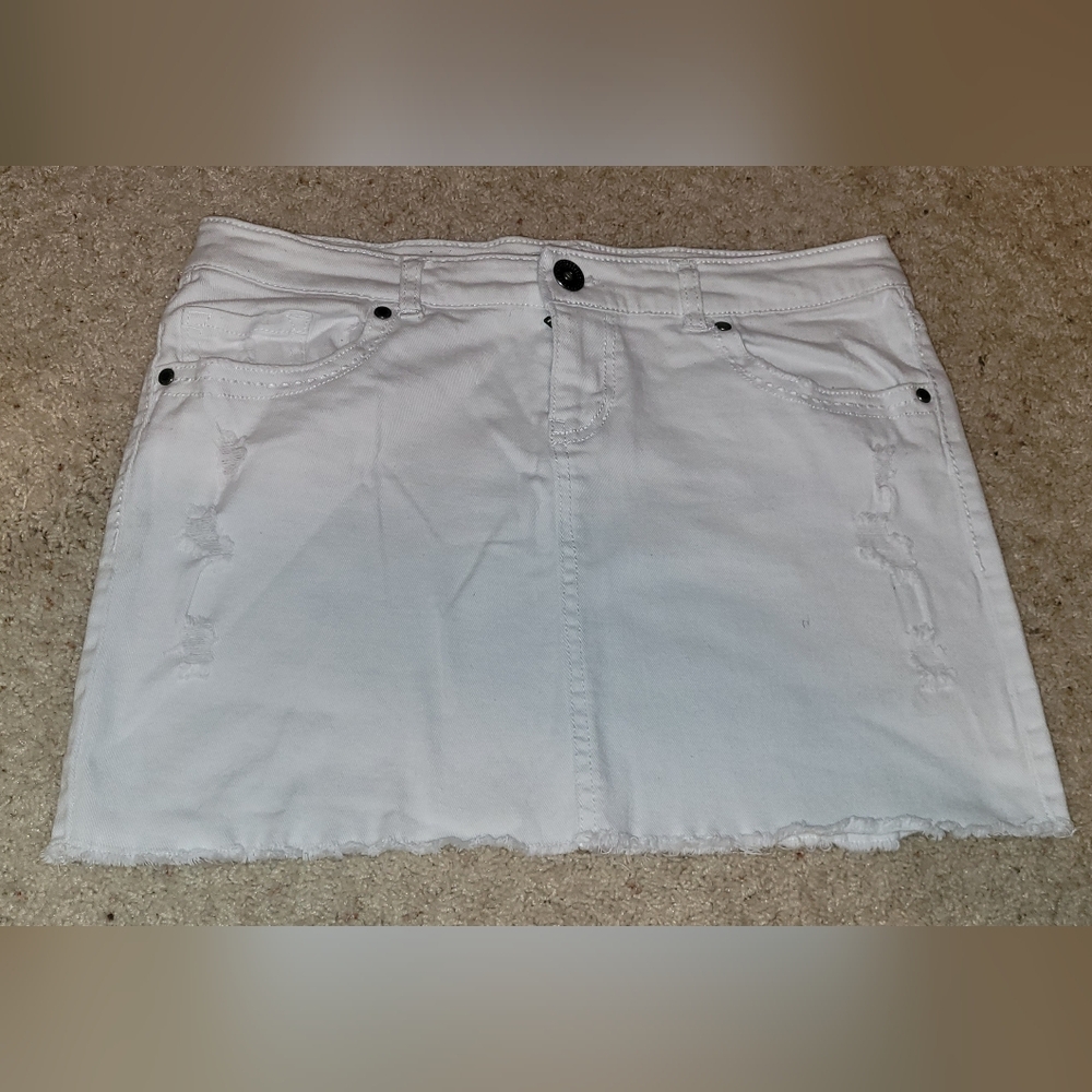 NWOT MUDD SIZE 11 WHITE JEAN SKIRT WOMENS 31-32WAIST